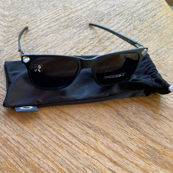 Oakley Prizm Grey #0009451 - Picture 4 of 6